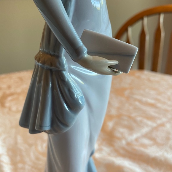 RETIRED 993 ‘ASHLEY LLADRO’ PORCELAIN FIGURINE- Item#01005756 - Picture 8 of 11